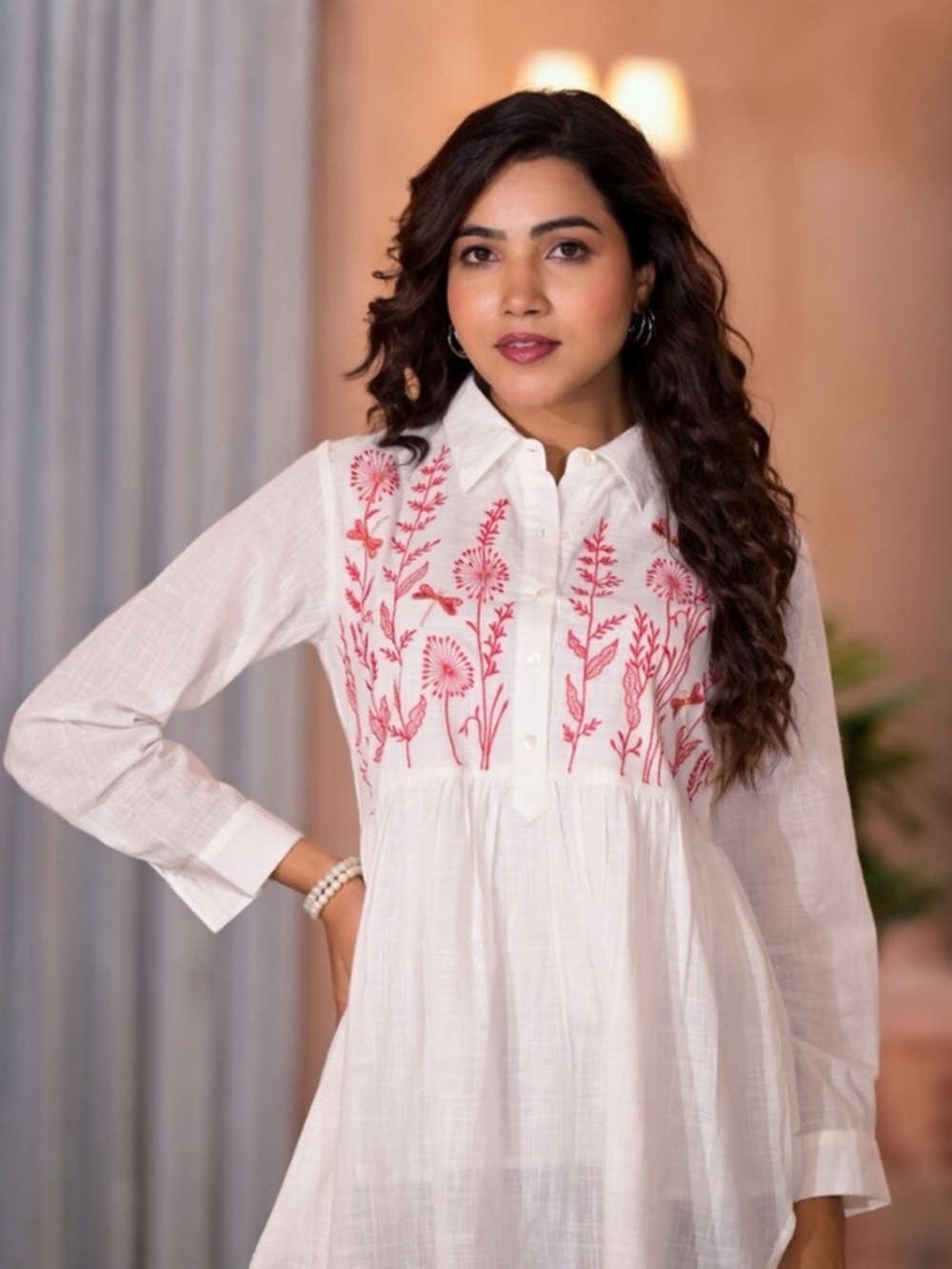 Utsa Embroidered Tunic Top in White & Red